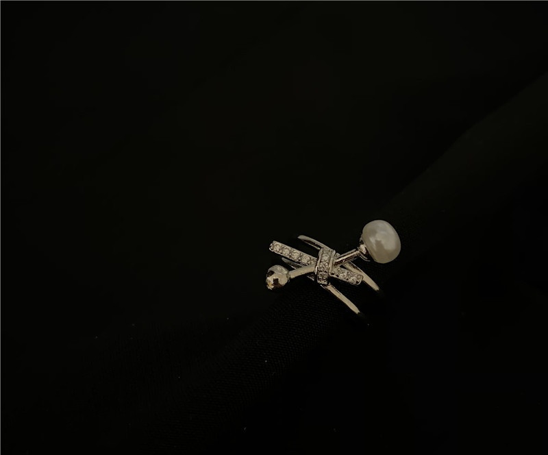 Női topikus gyűrű két modellben, díszgyönggyel