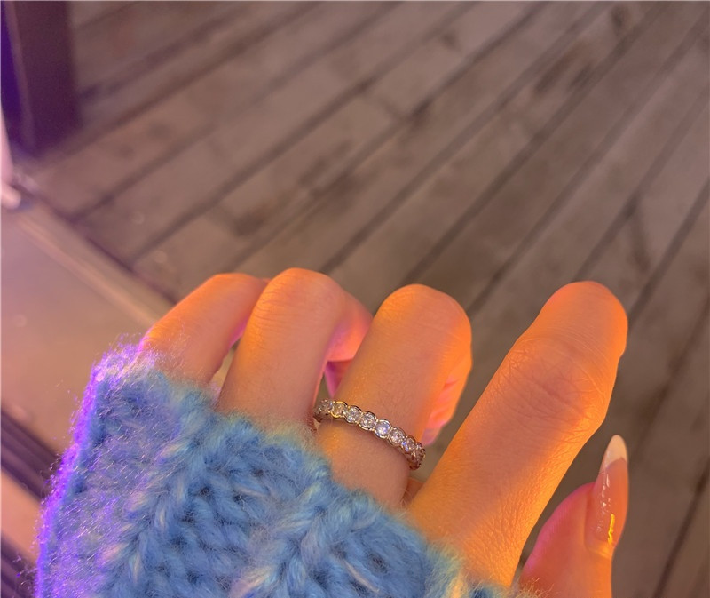 Modern női gyűrűs karcsú modell díszkövekkel