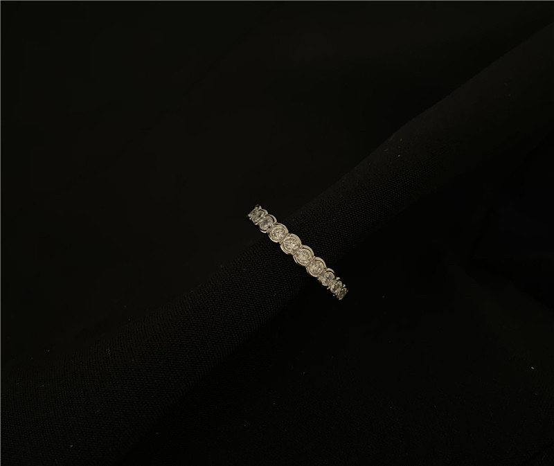 Modern női gyűrűs karcsú modell díszkövekkel