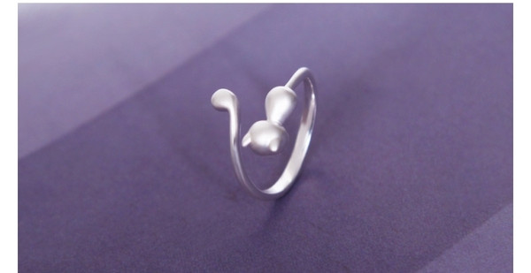 Naiste vabaaja sõrmuse tavaline mudel