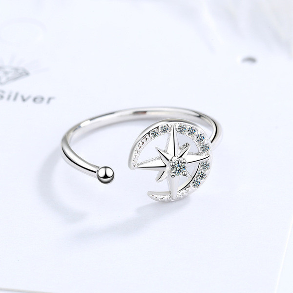 Modern női gyűrű csillaggal és kövekkel