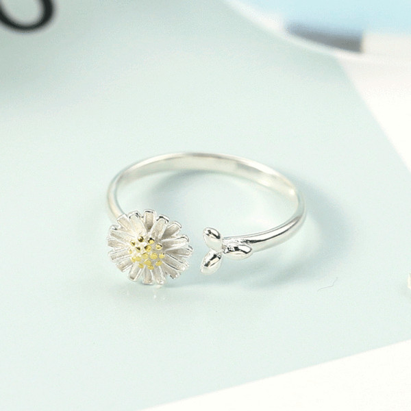 Lillepeenikese mudeliga praegune naiste sõrmus