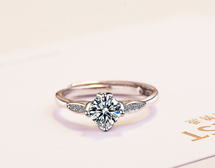 Elegáns női gyűrűs karcsú modell