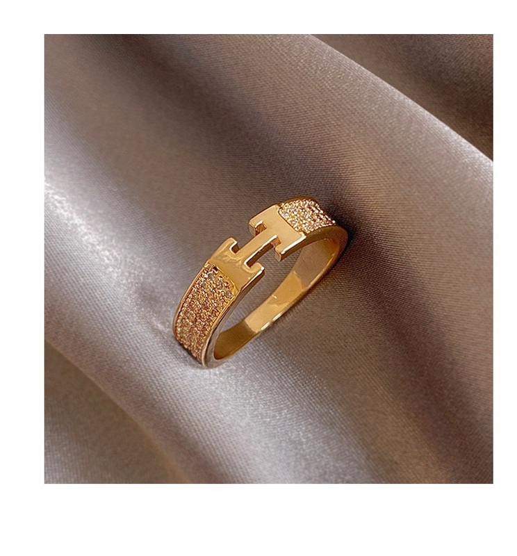 Modern női gyűrű széles modell díszkövekkel