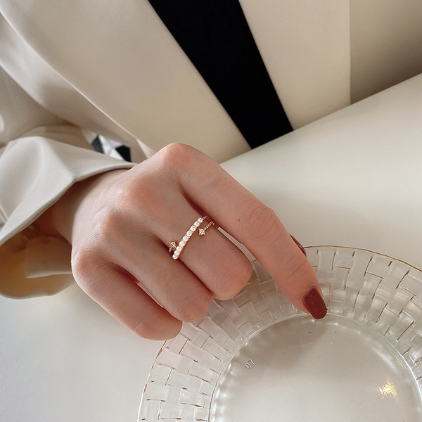 Stiilne naiste sõrmus pärlitega õhuke mudel