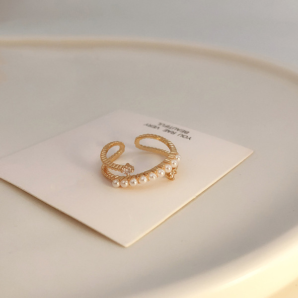 Stiilne naiste sõrmus pärlitega õhuke mudel