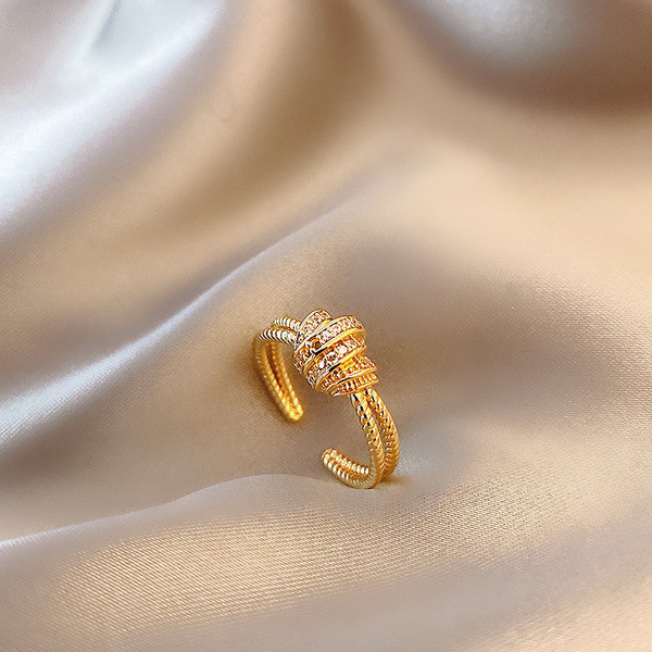 Stiilne naiste sõrmuseline mudel