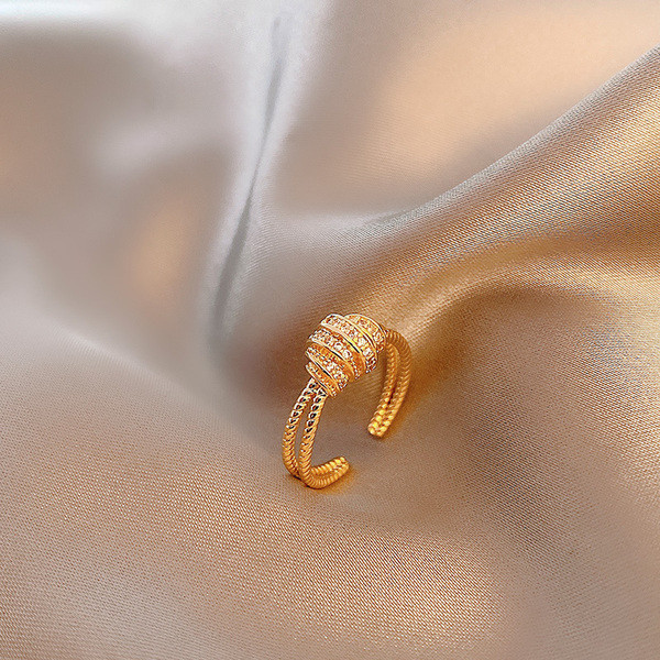 Stiilne naiste sõrmuseline mudel