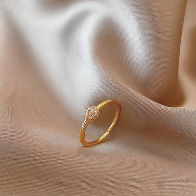 Стилен дамски тънък пръстен изчистен модел