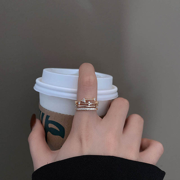 Moodne naiste lai kividega sõrmus