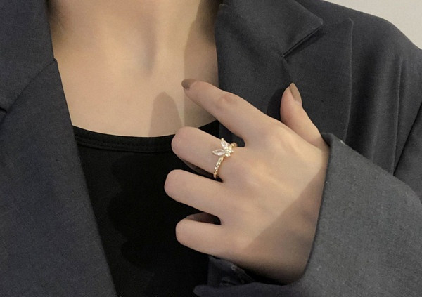 Naiste õhuke dekoratiivkividega sõrmus