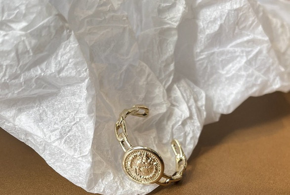 Naiste vabaaja sõrmuse tavaline mudel