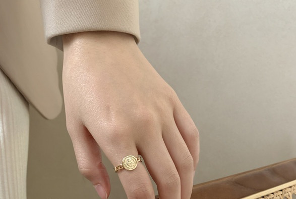 Naiste vabaaja sõrmuse tavaline mudel