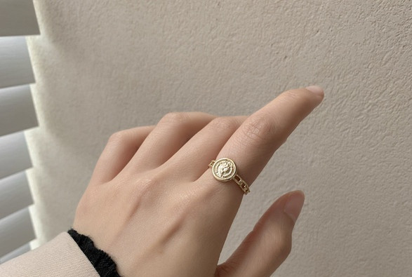 Naiste vabaaja sõrmuse tavaline mudel