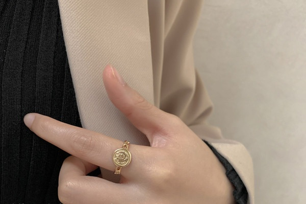 Naiste vabaaja sõrmuse tavaline mudel