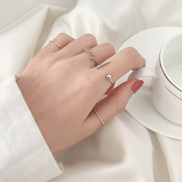 Naiste neljast sõrmust koosnev tavaline mudel