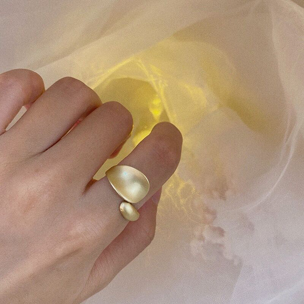 Női mindennapi gyűrű széles modell