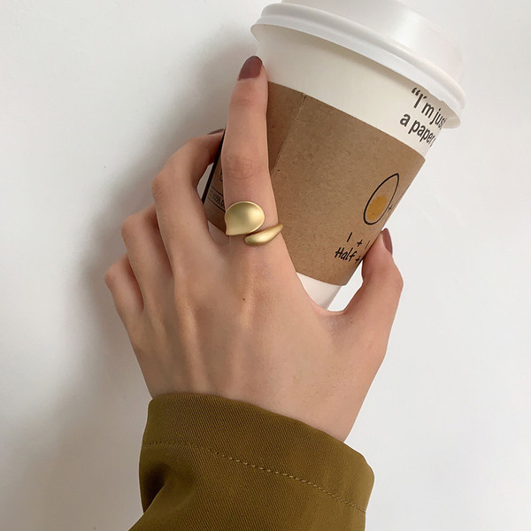 Női mindennapi gyűrű széles modell