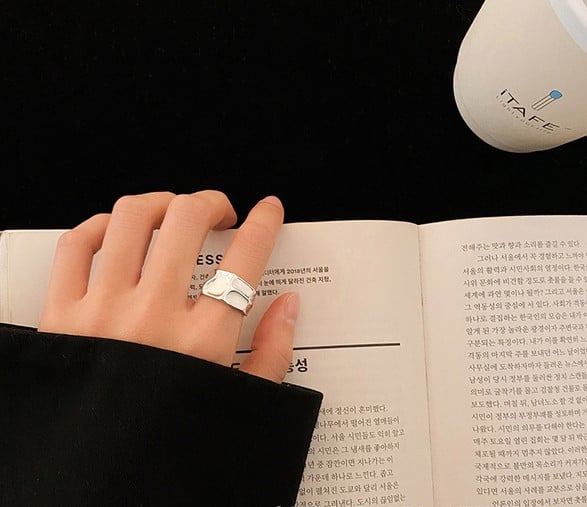 Női gyűrű széles tiszta modell