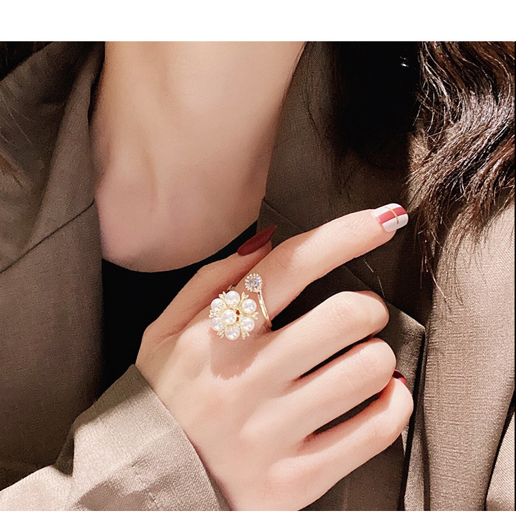 Modern női gyűrű dekoratív gyöngyökkel és kövekkel