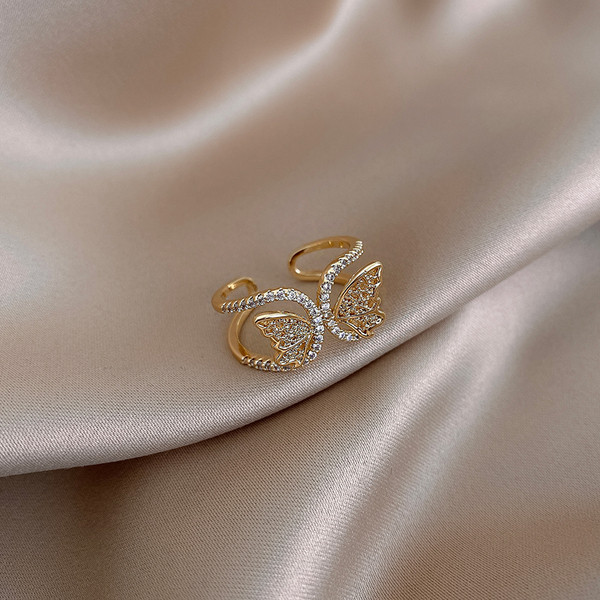 Naiste sõrmuse lai liblikaga mudel