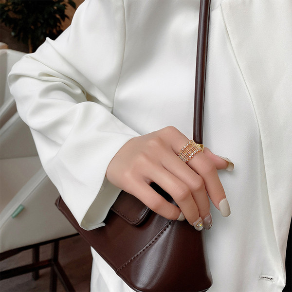 Μοντέρνο γυναικείο δαχτυλίδι κλασικό μοντέλο