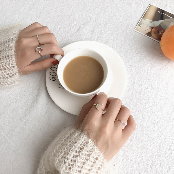 Kahe kividega naiste sõrmuse komplekt