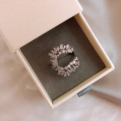 Stílusos női gyűrűs széles modell