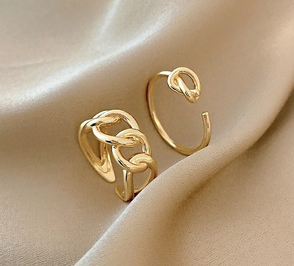 Naiste moodne kahest sõrmust koosnev komplekt