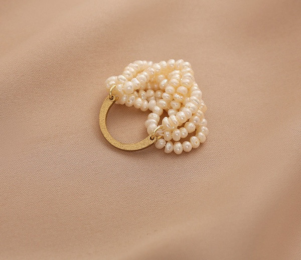 Stiilne naiste sõrmus dekoratiivpärlitega lai mudel