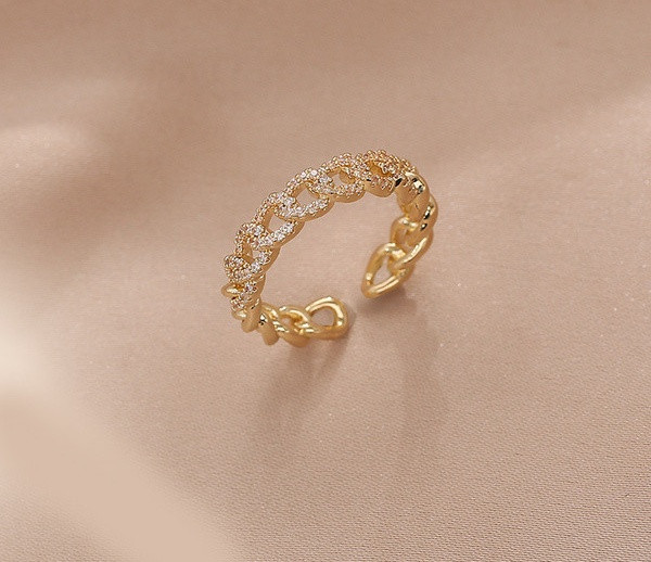 Elegantne naiste sõrmuse õhuke mudel dekoratiivkividega