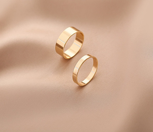 Praegune naiste sõrmuste komplekt tavaline mudel