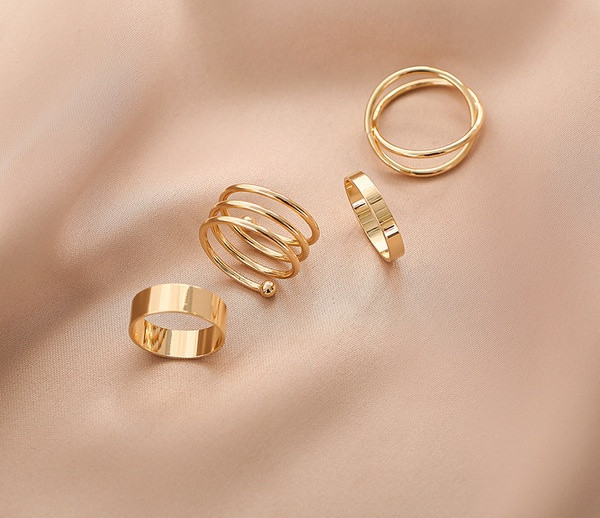 Praegune naiste sõrmuste komplekt tavaline mudel