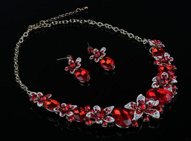 Praegune naiste kõrvarõngaste ja kaelakee komplekt