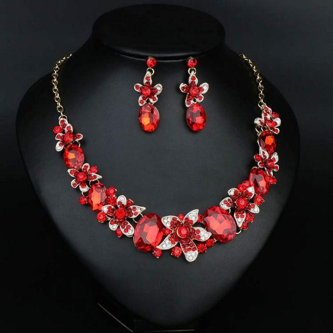 Praegune naiste kõrvarõngaste ja kaelakee komplekt