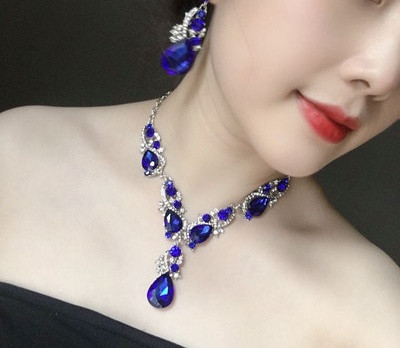 Aktuális női nyaklánc és fülbevaló szett