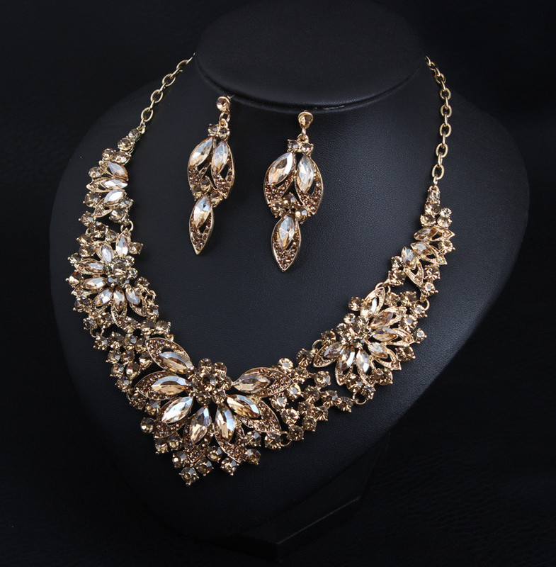 Naiste stiilne kõrvarõngaste ja kaelakee komplekt