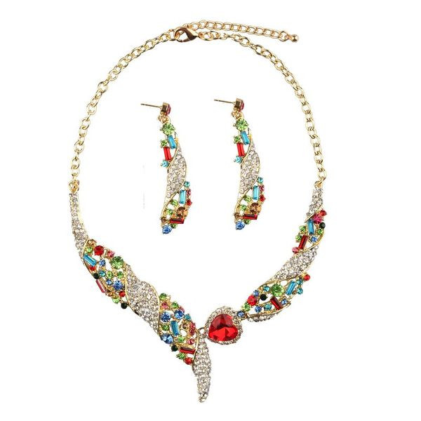 Elegantne naiste komplekt pikkadest kõrvarõngastest ja kaelakeest