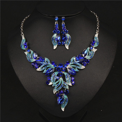 Stiilne naiste kaelakee komplekt lillede ja kõrvarõngastega