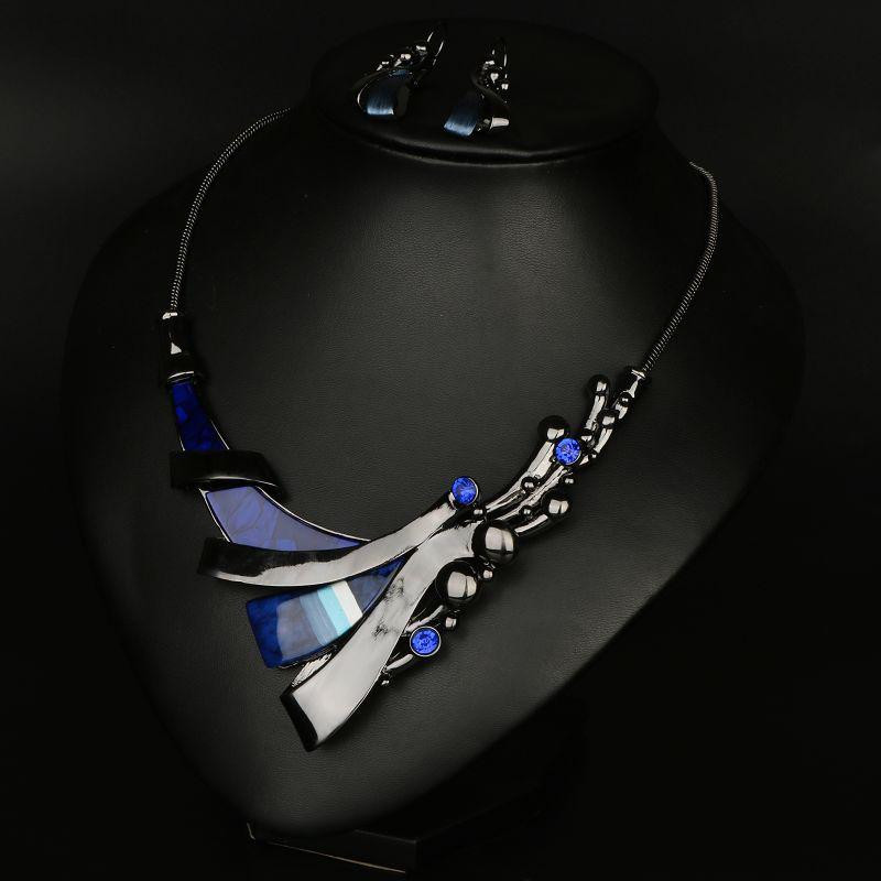 Elegantne kõrvarõngaste ja kaelakee komplekt