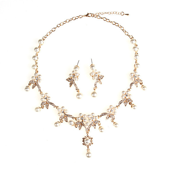 Naiste dekoratiivpärlitega kaelakee ja kõrvarõngaste komplekt