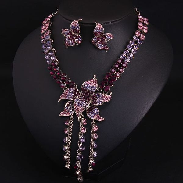 Κομψό σετ κολιέ με λουλούδια και σκουλαρίκια