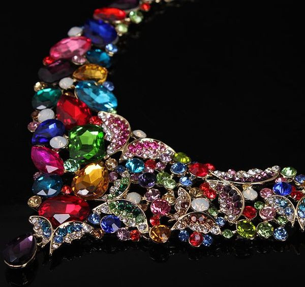 Naiste kivide ja kõrvarõngastega kaelakee komplekt