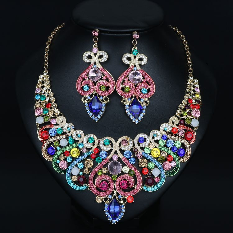 Stiilne kivikestega kaelakee ja kõrvarõngaste komplekt