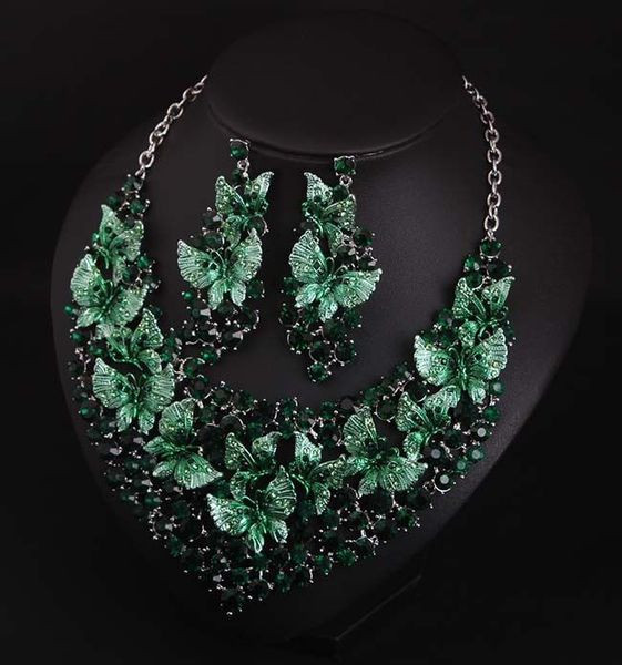 Moodne kõrvarõngaste ja kaelakee komplekt