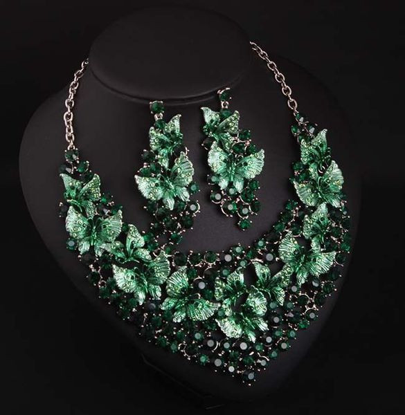 Moodne kõrvarõngaste ja kaelakee komplekt