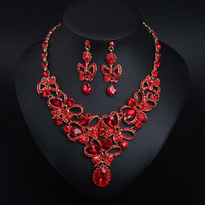 Moderan ženski set ogrlica i naušnice