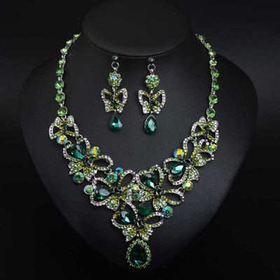 Moderan ženski set ogrlica i naušnice