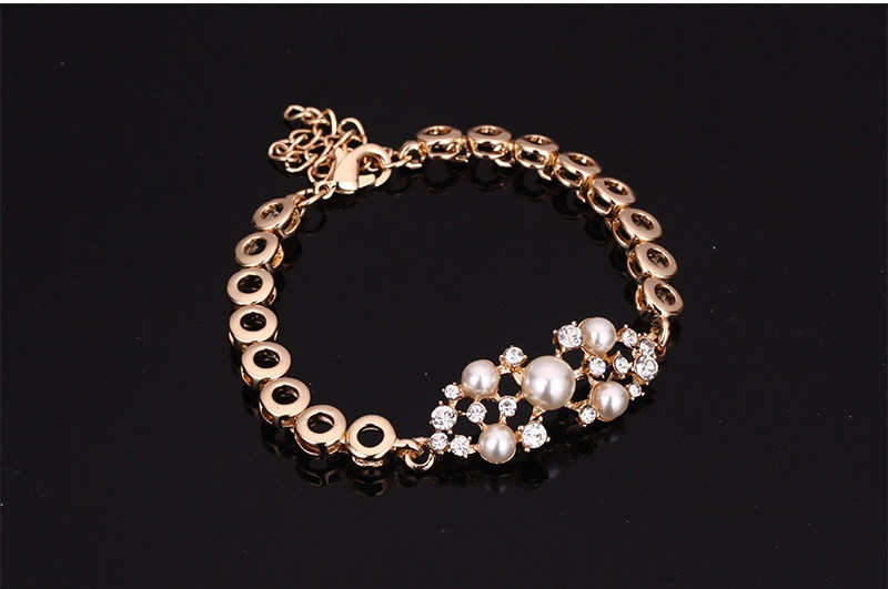 Naiste kaelakee-sõrmuskõrvarõngaste ja pärlitega käevõru komplekt