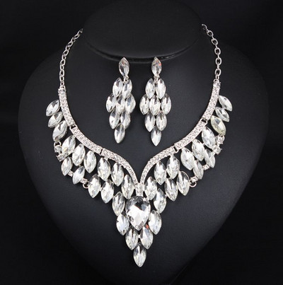 Elegantne pikkade kõrvarõngaste ja kivikestega kaelakee komplekt